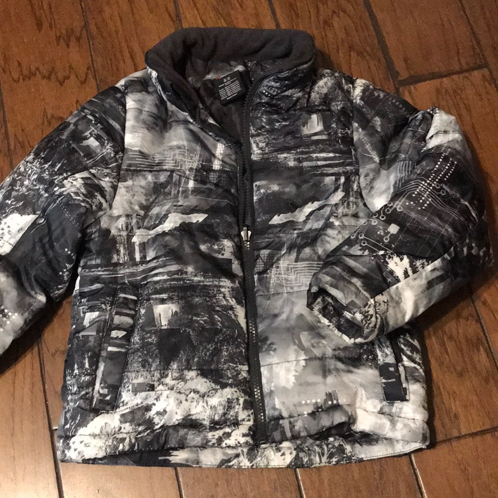 Mountain Puffer jacket 🎈.    Size S (6-7) Unisex